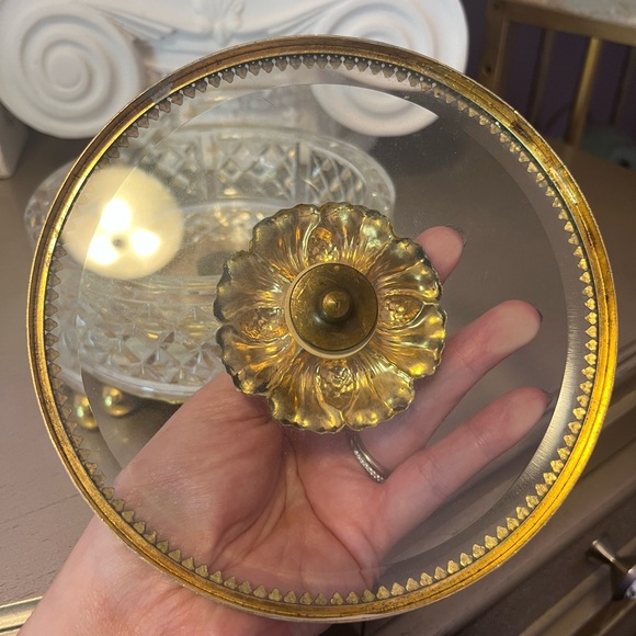 Round Brass Glass Ormolu Filigree Jewelry Casket Trinket Box - Picture 2 of 5